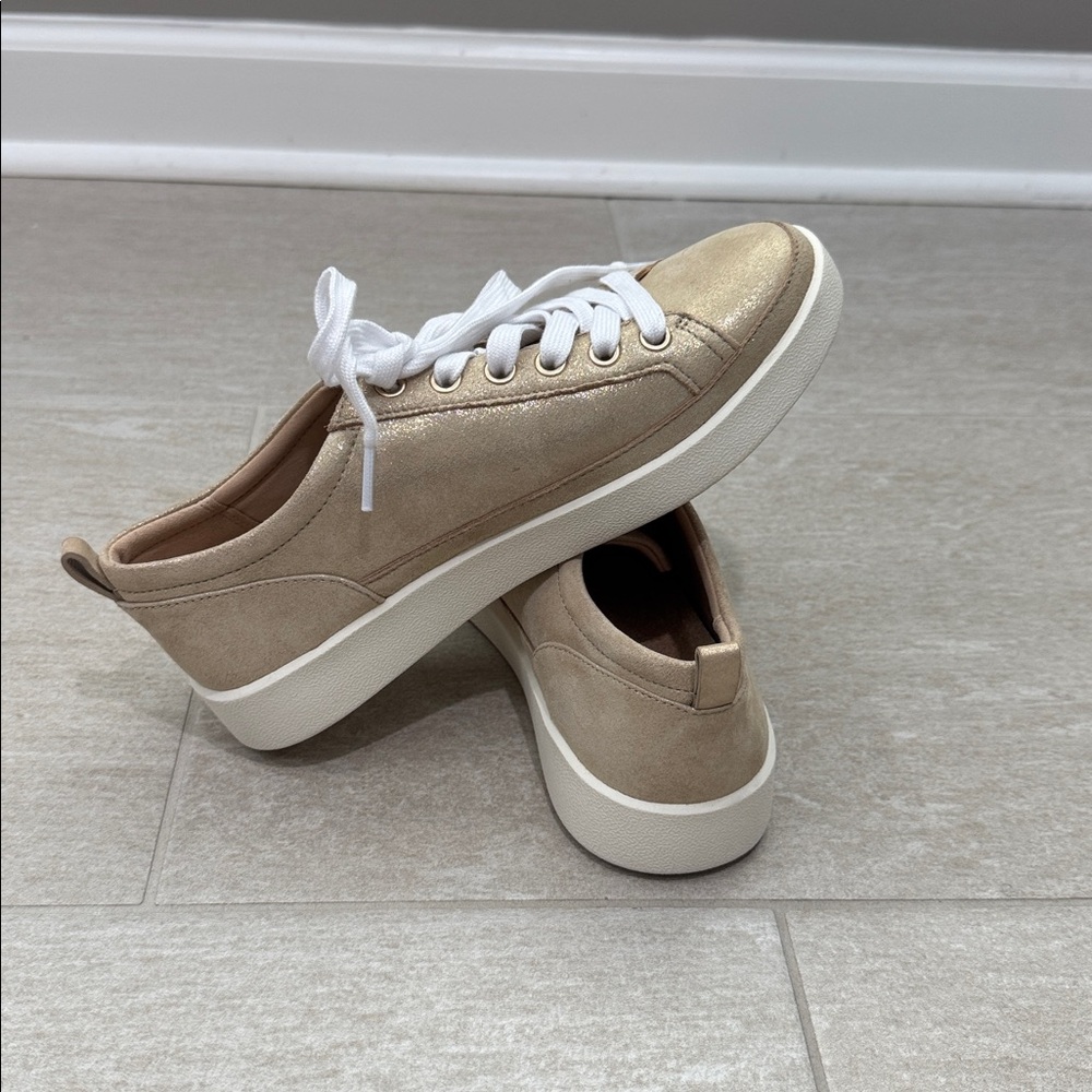 ✨🆕Vionic Winny Gold Lace Up Sneakers, 6W✨ - Picture 5 of 11